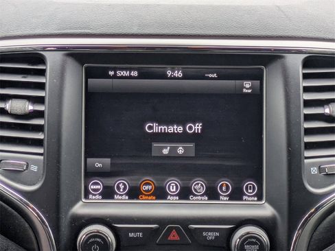 Used 2018 Jeep Grand Cherokee Altitude image 19