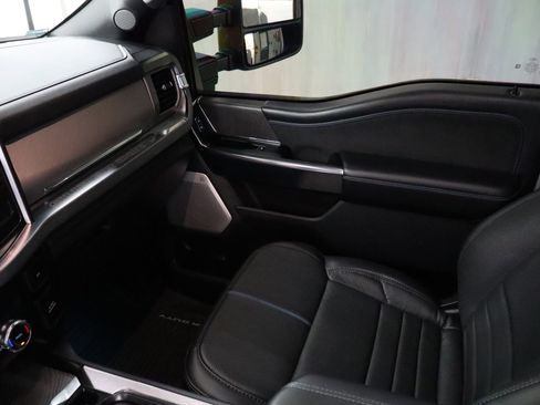 Used 2025 Ford F450 Platinum image 26