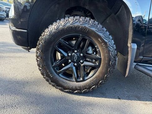 Used 2024 Chevrolet Silverado 1500 LT Trail Boss w/ LT Trail Boss Premium Package AWD/4WD image 9