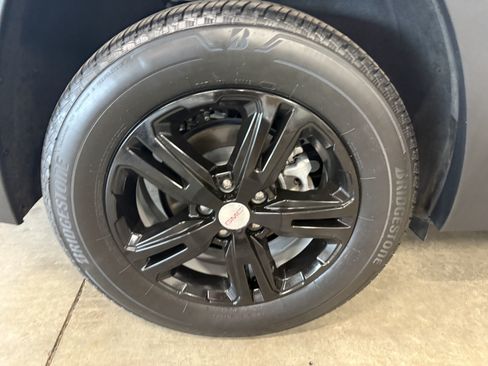 Used 2024 GMC Terrain SLE AWD/4WD image 27