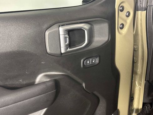 Used 2025 Jeep Wrangler Sport image 11