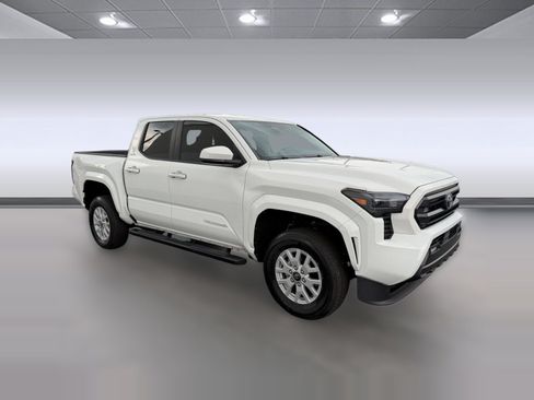 Used 2026 Toyota Tacoma SR5 RWD image 7