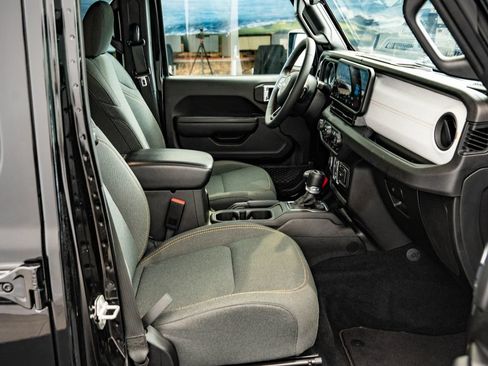 Used 2024 Jeep Wrangler Unlimited AWD/4WD image 22