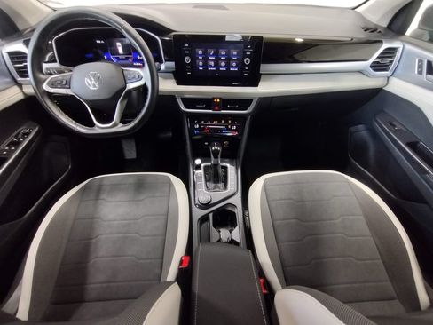 Certified 2025 Volkswagen Taos SE AWD/4WD image 38