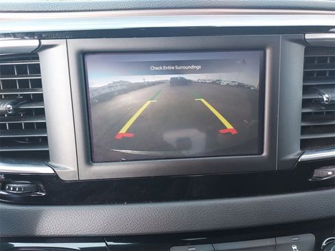 Used 2023 Chrysler Voyager LX image 23