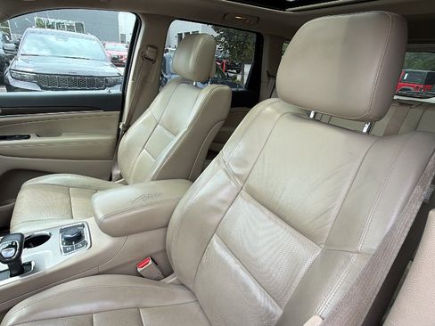 Used 2015 Jeep Grand Cherokee Limited w/ Luxury Group II AWD/4WD image 17