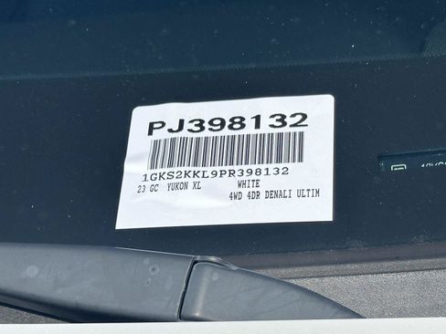 Used 2023 GMC Yukon XL Denali Ultimate w/ LPO, Floor Liner Package AWD/4WD image 14