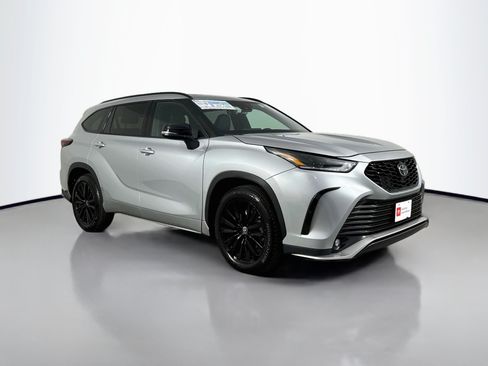 Certified 2025 Toyota Highlander XSE AWD/4WD image 1