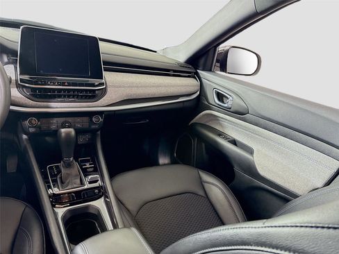 Used 2025 Jeep Compass Latitude image 14