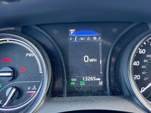 Used 2024 Toyota Camry SE image 13