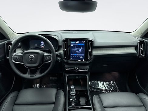 Used 2025 Volvo XC40 B5 Plus AWD/4WD image 14