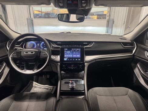 Used 2023 Jeep Grand Cherokee Laredo w/ Luxury Tech Group I image 26