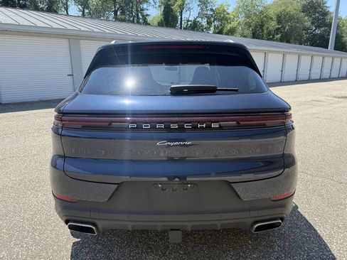 Certified 2025 Porsche Cayenne E-Hybrid AWD/4WD image 4