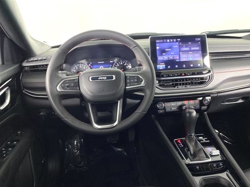 Used 2025 Jeep Compass Trailhawk w/ Sun & Sound Group AWD/4WD image 18