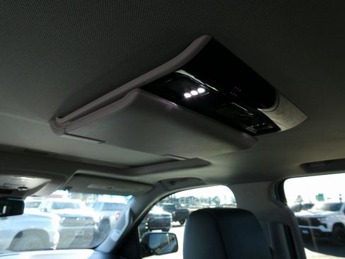 Used 2019 Chevrolet Suburban Premier image 23