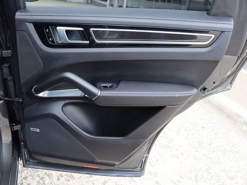 Used 2020 Porsche Cayenne Turbo image 60