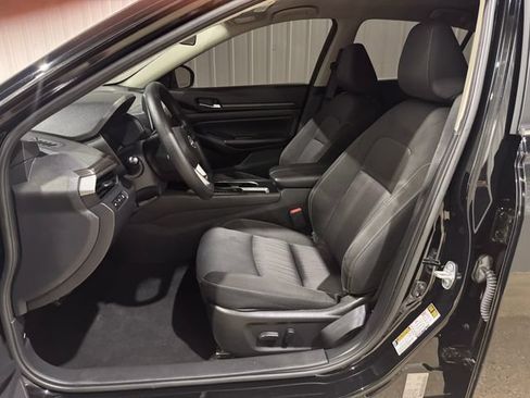 Used 2024 Nissan Altima 2.5 SV FWD image 10