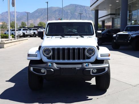 Used 2024 Jeep Wrangler Unlimited Sahara AWD/4WD image 9
