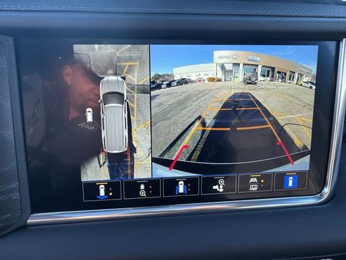 Used 2022 GMC Yukon Denali w/ Denali Premium Package image 30