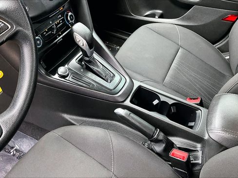 Used 2017 Ford Focus SE image 17