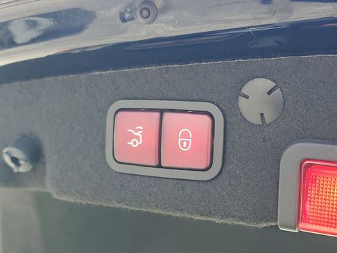 Used 2018 Mercedes-Benz C 300 Sedan w/ Premium Package image 9