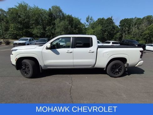 Used 2022 Nissan Frontier SV w/ Technology Package AWD/4WD image 2