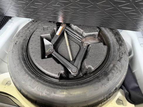 Used 2020 Toyota RAV4 LE image 34