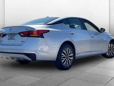 Used 2024 Nissan Altima 2.5 SV AWD/4WD image 14
