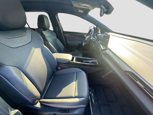 Used 2023 Volkswagen ID.4 Pro S image 32