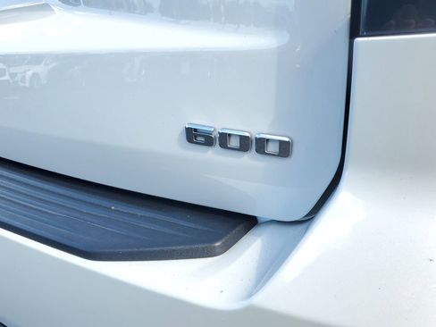 Used 2022 Cadillac Escalade Premium Luxury image 27