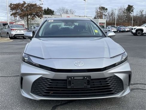 Used 2025 Toyota Camry LE image 8