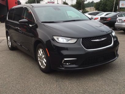 Used 2023 Chrysler Pacifica Touring-L