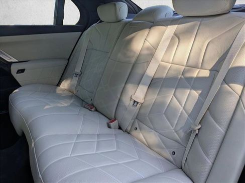 New 2026 BMW 750e xDrive w/ Executive Package image 17