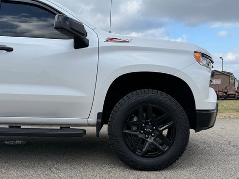 Used 2024 Chevrolet Silverado 1500 LT Trail Boss w/ Protection Package image 9