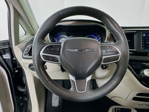 Used 2023 Chrysler Voyager LX FWD image 18