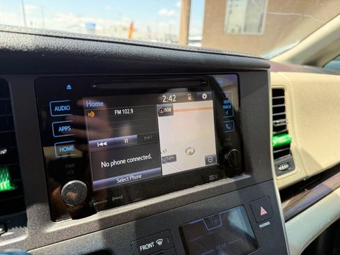 Used 2016 Toyota Sienna XLE w/ XLE Navigation Package FWD image 14