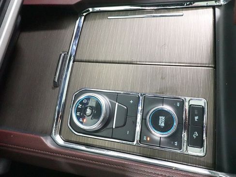 Used 2024 Ford Expedition Limited image 17