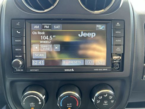 Used 2017 Jeep Patriot 4WD image 25