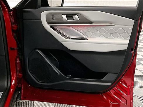 Used 2025 Ford Explorer Platinum w/ Ultimate Package image 20