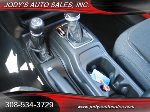 Used 2025 Jeep Wrangler Sport S AWD/4WD image 28