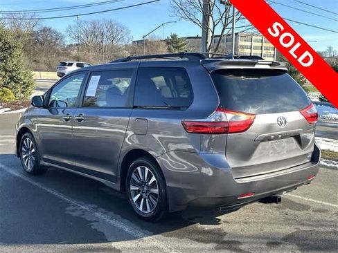 Used 2020 Toyota Sienna XLE image 34