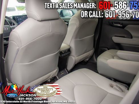 Used 2020 Toyota Highlander XLE FWD image 10