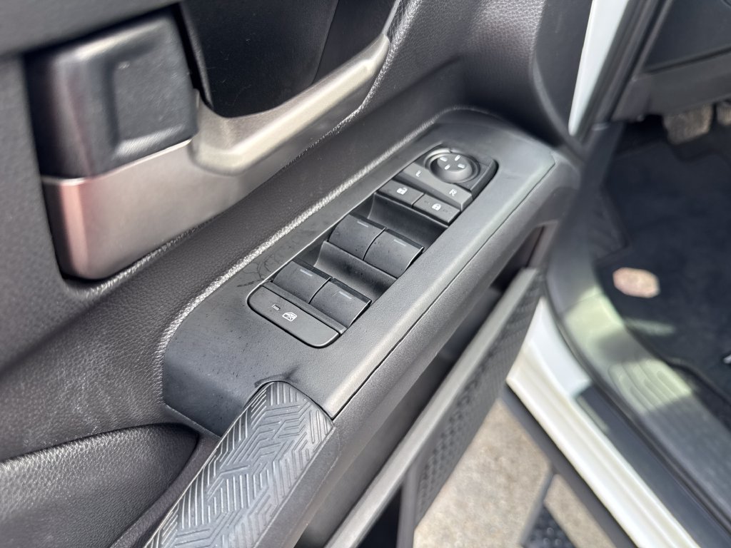 Used 2025 Toyota Tacoma TRD Off-Road AWD/4WD image 15