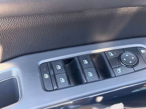 Certified 2025 Nissan Pathfinder SV FWD image 20
