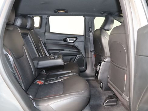 Used 2023 Jeep Compass Trailhawk w/ Trailhawk Convenience Group AWD/4WD image 13