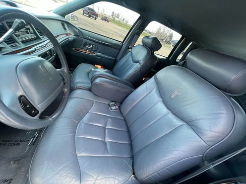 Used 1997 Lincoln Town Car Executive image 16