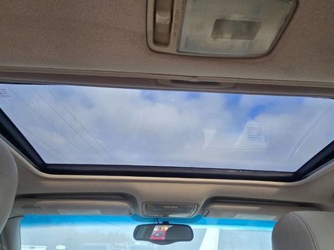 Used 2002 Toyota Avalon XLS image 10