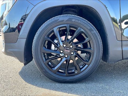 Used 2023 GMC Terrain SLT w/ Elevation Edition FWD image 2