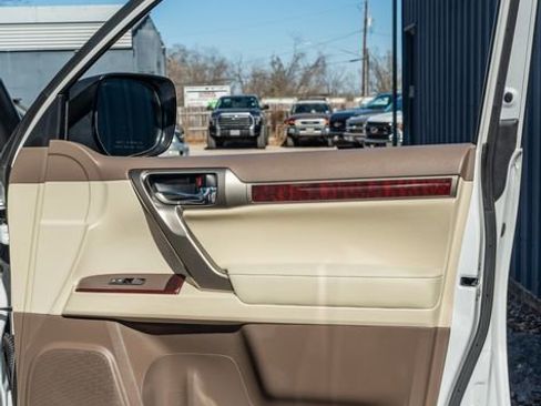 Used 2017 Lexus GX 460 Premium image 46