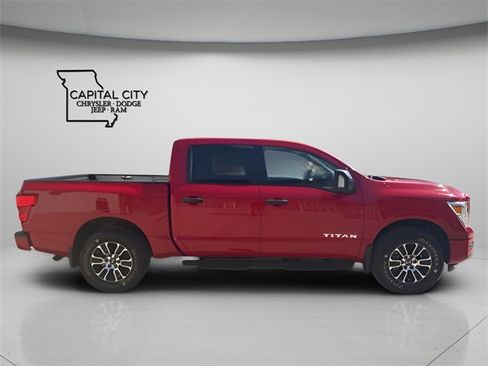 Used 2022 Nissan Titan SV w/ SV Convenience Package image 6